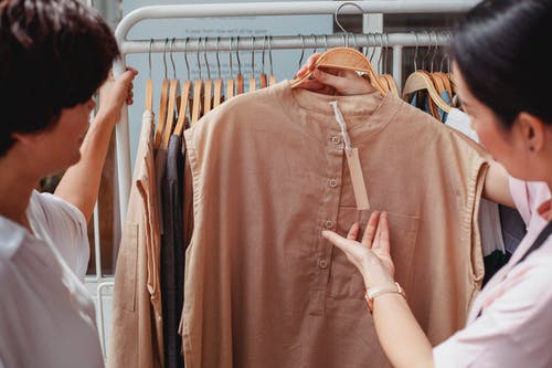 how to sell wholesale boutique clothing